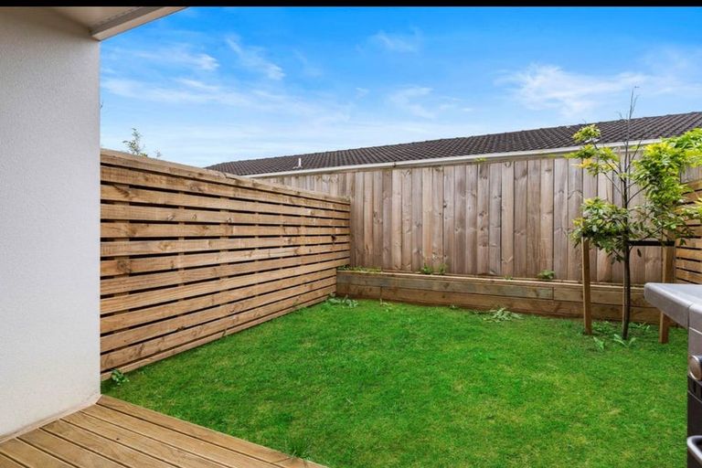 Photo of property in 2/5 Parson Lane, Papatoetoe, Auckland, 2025