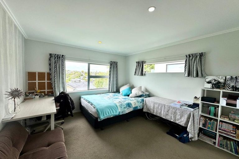 Photo of property in 15 Tuatini Place, Long Bay, Auckland, 0630