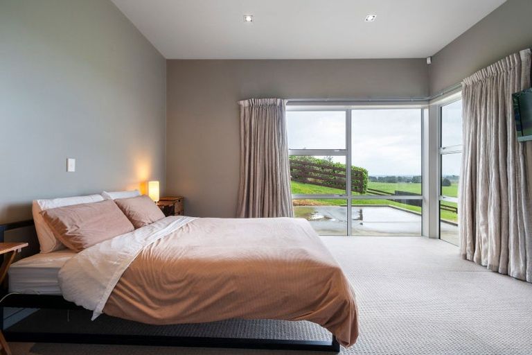 Photo of property in 33 Oram Drive, Turitea, Palmerston North, 4472