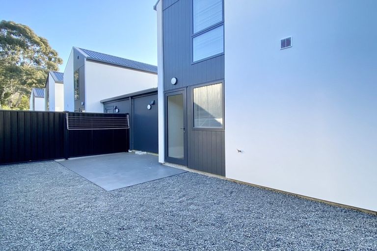 Photo of property in 10 Wheatsheaf Lane, Heathcote Valley, Christchurch, 8022