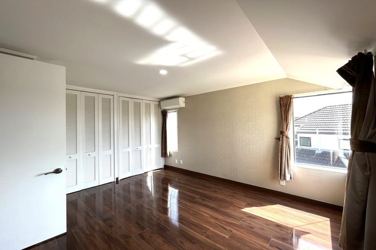 Photo of property in 2/7 Eske Place, Highland Park, Auckland, 2010