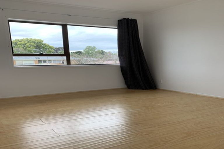 Photo of property in 2/14a Kurnell Drive, Botany Downs, Auckland, 2010