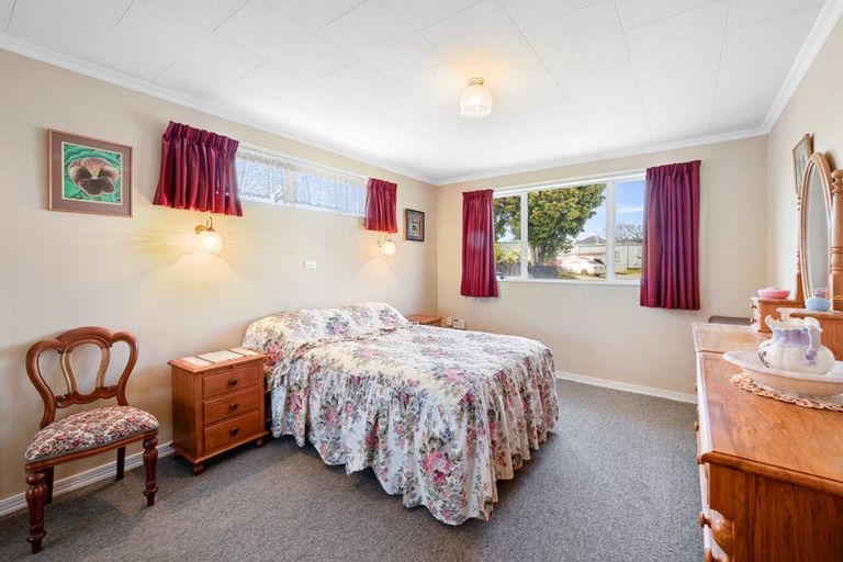 Photo of property in 3 Karaka Street, Merrilands, New Plymouth, 4312