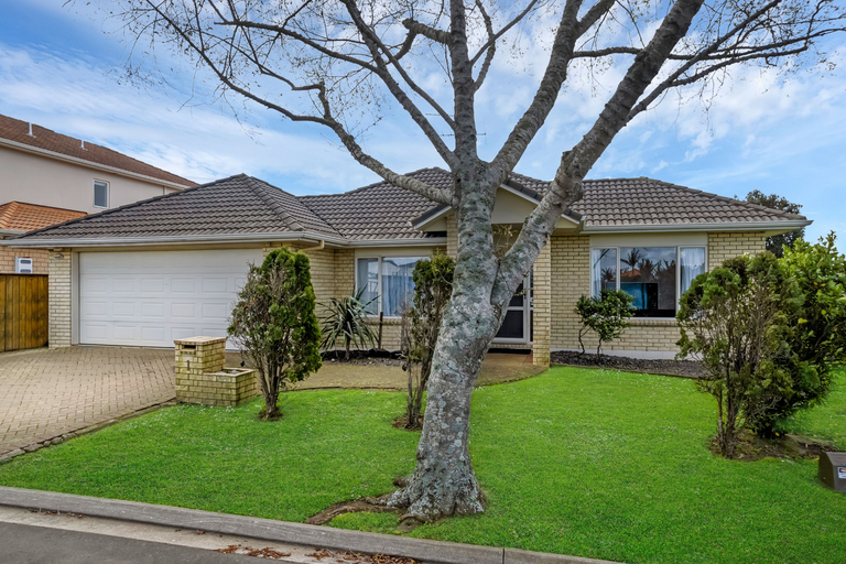 Photo of property in 1 Monash Place, Flat Bush, Auckland, 2016