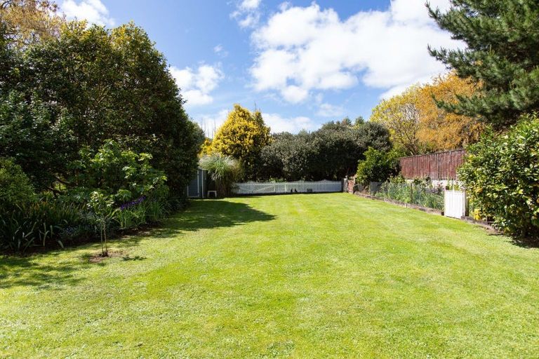 Photo of property in 6 Totara Road, Kumeroa, Woodville, 4997