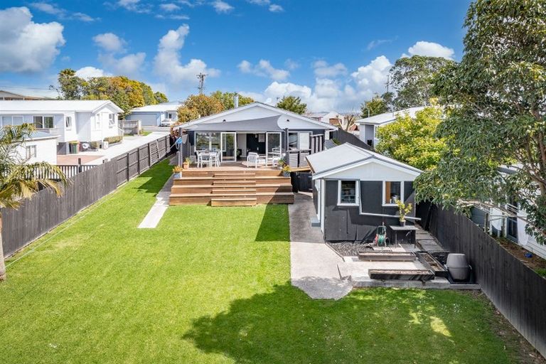 Photo of property in 814 Whangaparaoa Road, Manly, Whangaparaoa, 0930