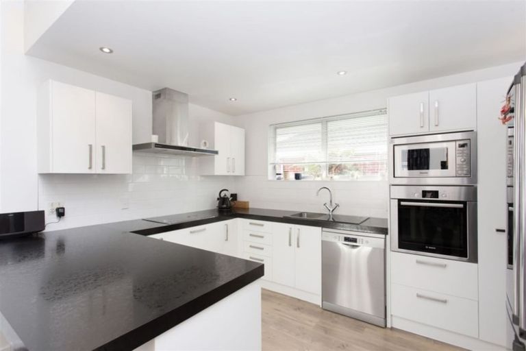 Photo of property in 17 Stackhouse Avenue, Bishopdale, Christchurch, 8053