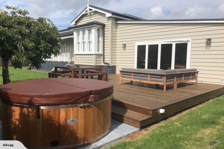 Photo of property in 17a Crawford Avenue, Mangere Bridge, Auckland, 2022