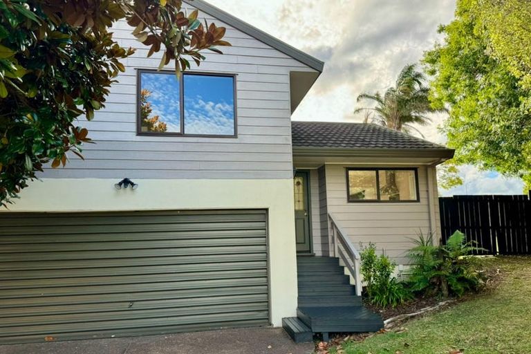 Photo of property in 1/42 Lexington Drive, Botany Downs, Auckland, 2010