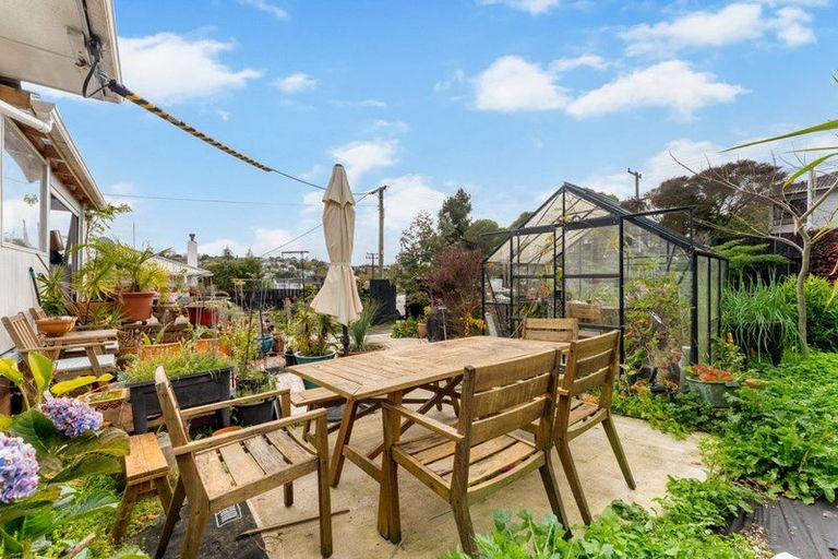 Photo of property in 6 Tonkin Drive, Sunnynook, Auckland, 0620