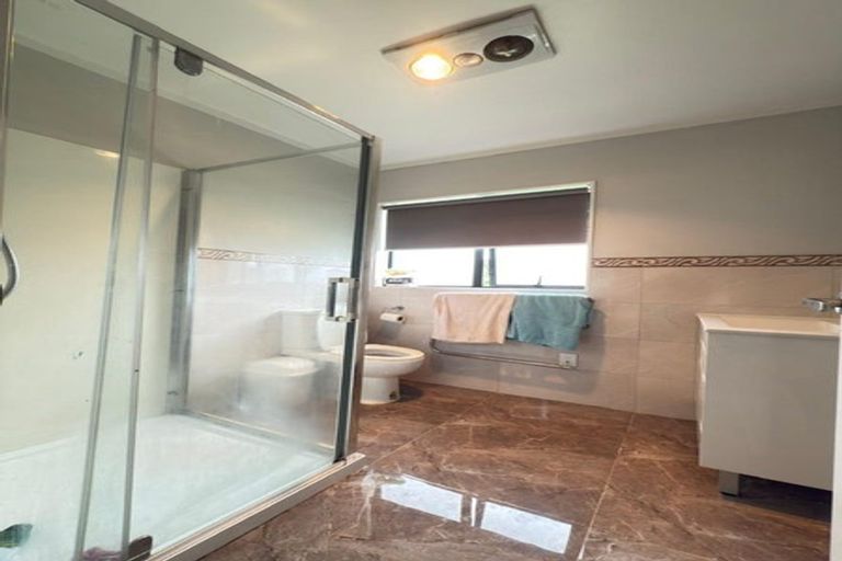 Photo of property in 20 Imperial Place, Henderson, Auckland, 0612