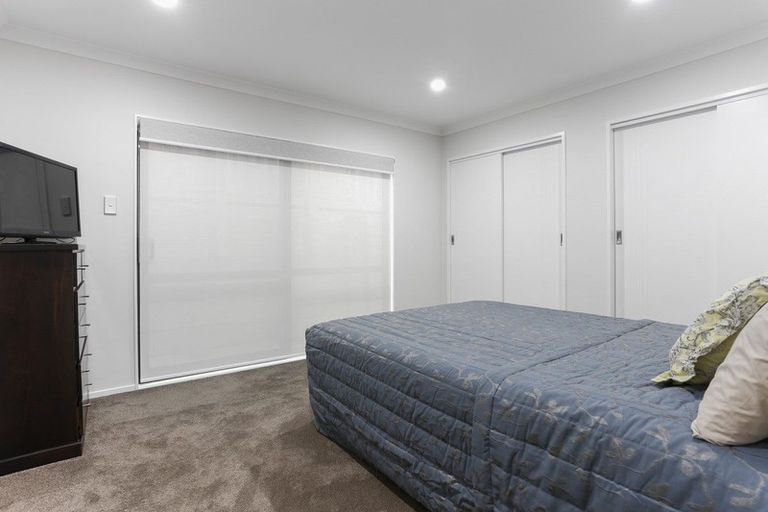 Photo of property in 4225d Great North Road, Glendene, Auckland, 0602