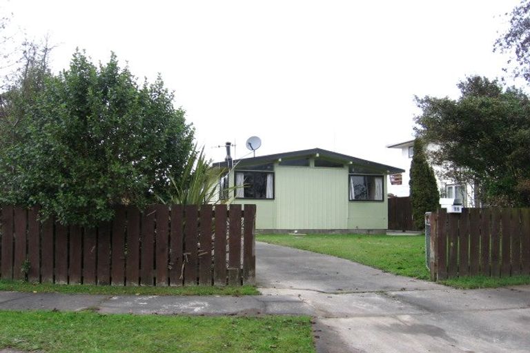 Photo of property in 16 Motuoapa Place, Kelvin Grove, Palmerston North, 4414
