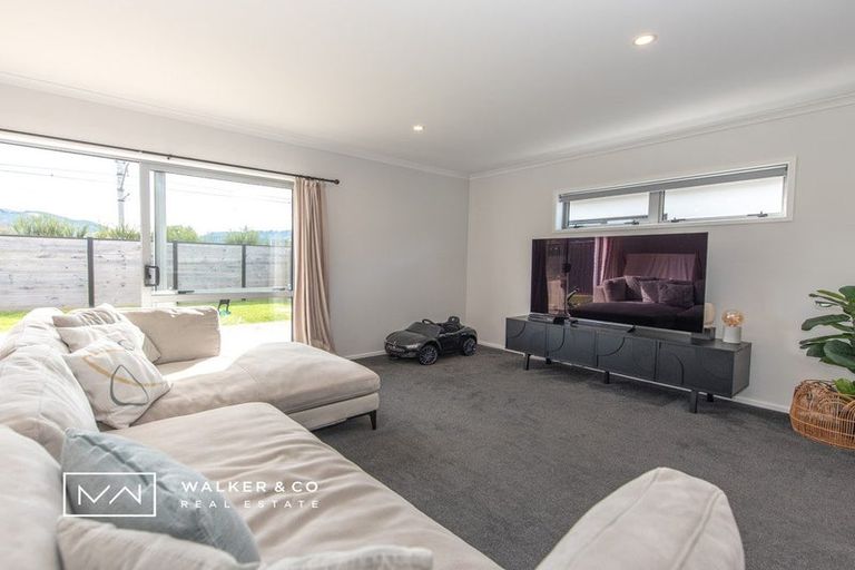 Photo of property in 42 Te Kaeaea Crescent, Wallaceville, Upper Hutt, 5018