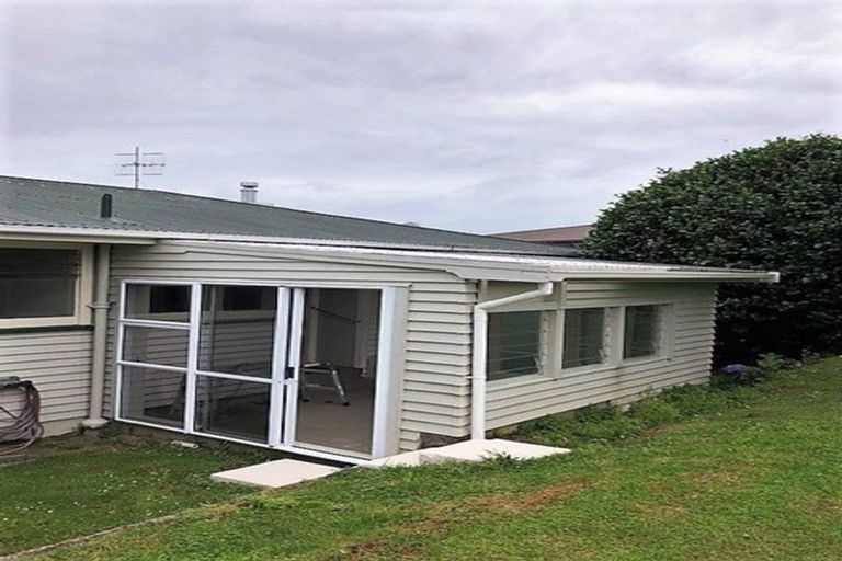 Photo of property in 42 Omokoroa Road, Omokoroa, 3114