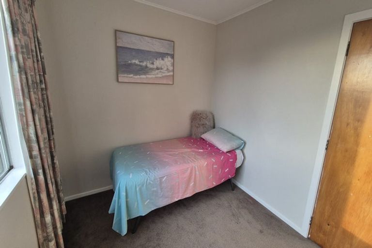 Photo of property in 68 Gloaming Hill, Titahi Bay, Porirua, 5022