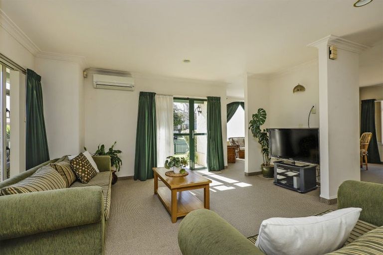 Photo of property in 1b Knightsbridge Place, Taradale, Napier, 4112
