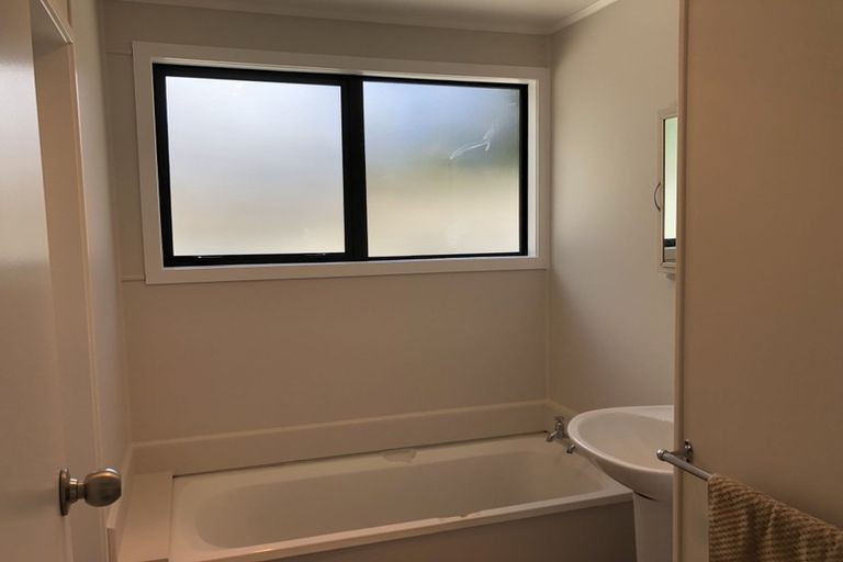 Photo of property in 2 Glucina Place, Glen Eden, Auckland, 0602