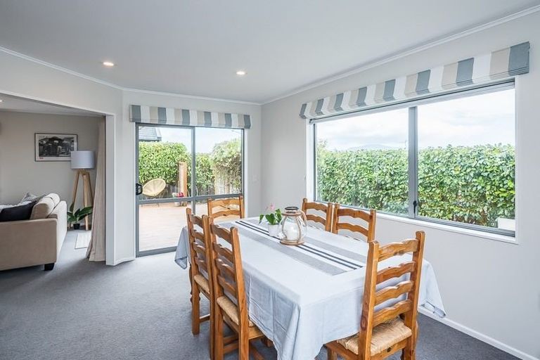 Photo of property in 105 Realm Drive, Paraparaumu, 5032