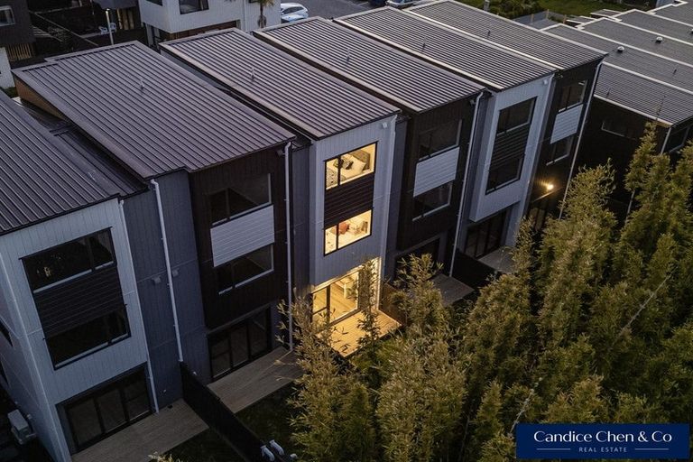 Photo of property in 19 Don Oliver Lane, Glen Eden, 0602