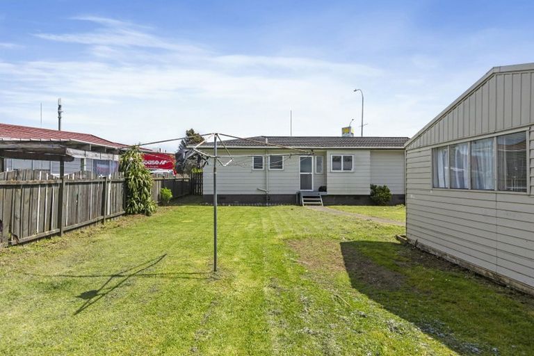 Photo of property in 496 Roscommon Road, Clendon Park, Auckland, 2103