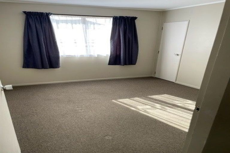 Photo of property in 15 Fiona Grove, Karori, Wellington, 6012