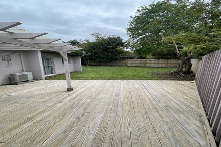 Photo of property in 14 Teviot Place, Totara Vale, Auckland, 0629