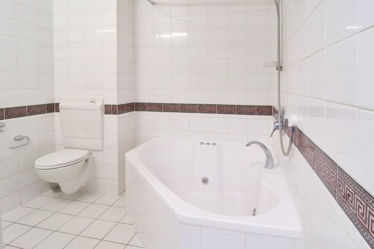 Photo of property in St James Courts, 4/77 Gloucester Street, Christchurch Central, Christchurch, 8013