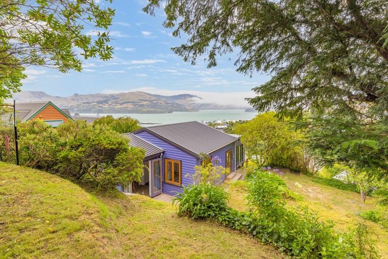 Photo of property in 14 Selwyn Road, Lyttelton, 8082