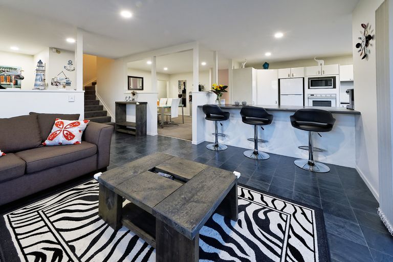 Photo of property in 11a Avonleigh Road, Green Bay, Auckland, 0604