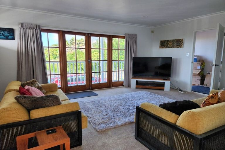 Photo of property in 9 Trosk Place, Waiuku, 2123