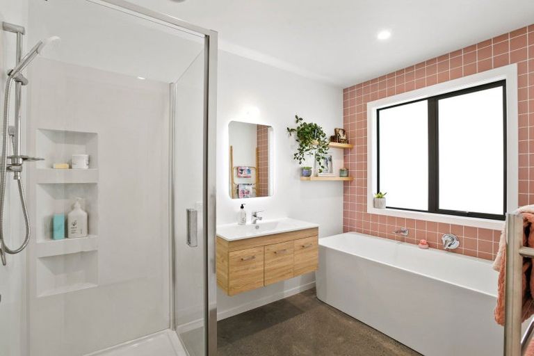 Photo of property in 100 Carthew Street, Okato, 4335