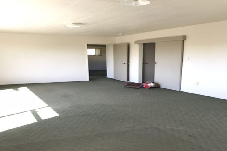 Photo of property in 1/46 John Dee Crescent, Red Beach, 0932