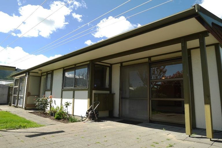 Photo of property in 63a Ngaio Road, Waikanae, 5036