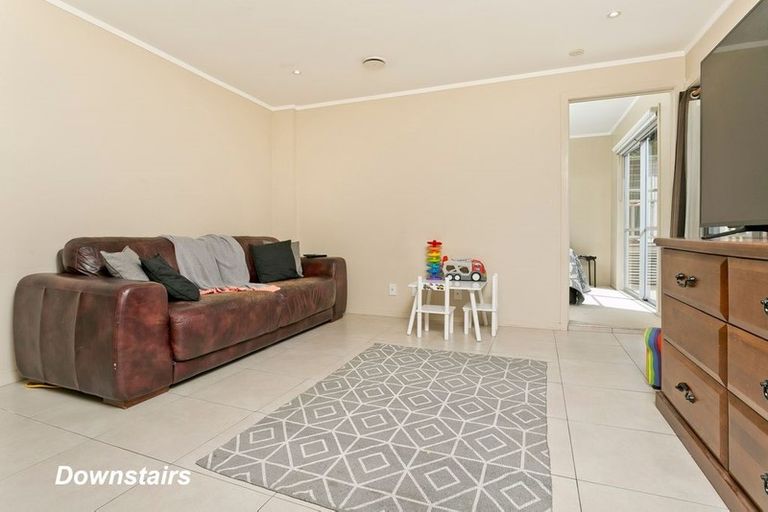 Photo of property in 32 Hogans Road, Glenfield, Auckland, 0629