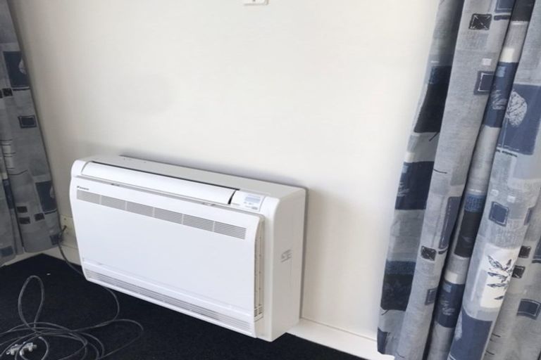 Photo of property in 36 Hargood Street, Woolston, Christchurch, 8062