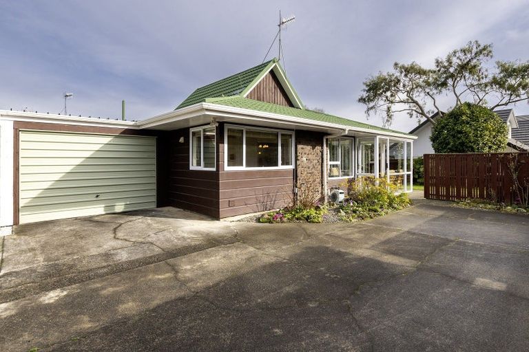 Photo of property in 6 Wakefield Grove, Waikanae, 5036