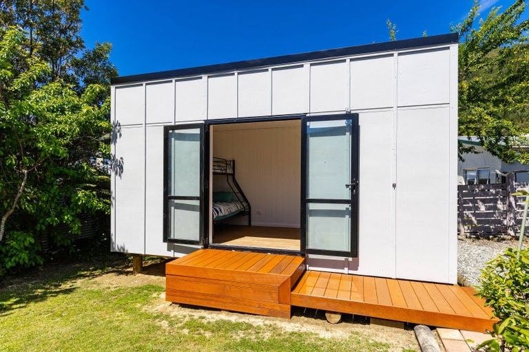 Photo of property in 168 Waikawa Road, Picton, 7220