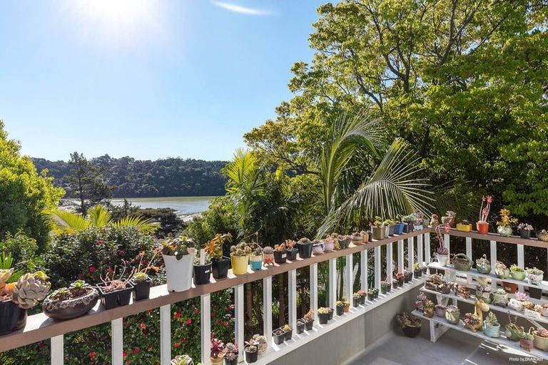 Photo of property in 6 Standish Place, Bayview, Auckland, 0629