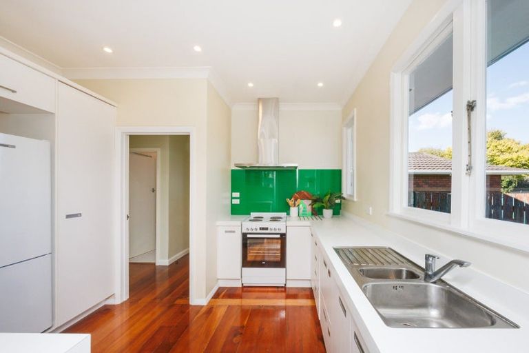 Photo of property in 16 College Street, Awapuni, Palmerston North, 4412