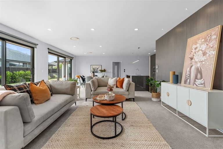 Photo of property in 33 Bronco Drive, Aidanfield, Christchurch, 8025