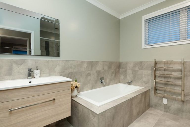 Photo of property in 8 Cassinia Close, Papamoa Beach, Papamoa, 3118