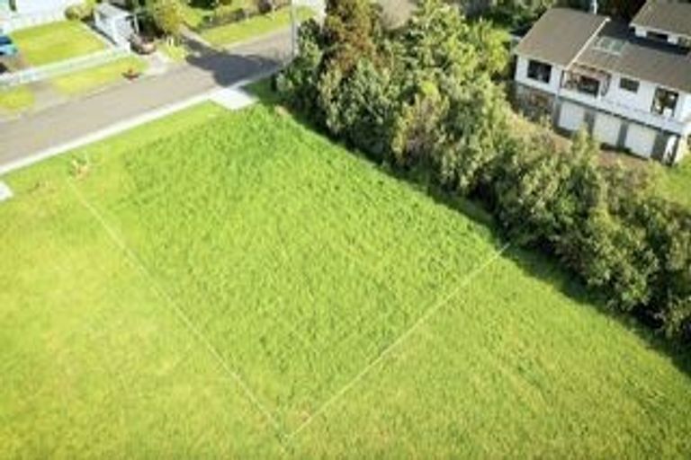 Photo of property in 28 Huia Street, Waikanae, 5036