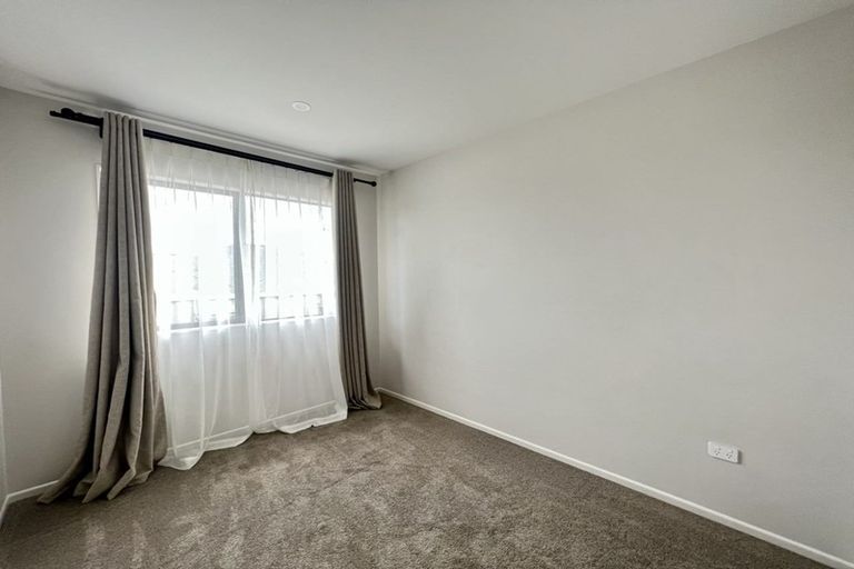 Photo of property in 21 Reserva Crescent, Kumeu, 0810