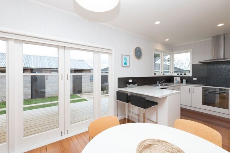 Photo of property in 4 Dover Road, St Andrews, Hamilton, 3200