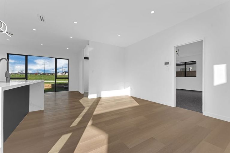 Photo of property in 8 Kobe Street, Karaka, 2580