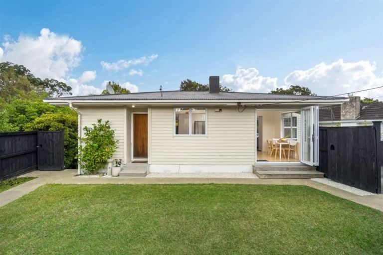 Photo of property in 1/32 Trinidad Road, Sunnynook, Auckland, 0620
