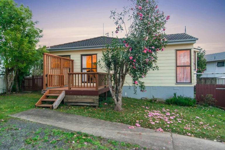 Photo of property in 72 Lynn Road, Bayview, Auckland, 0629