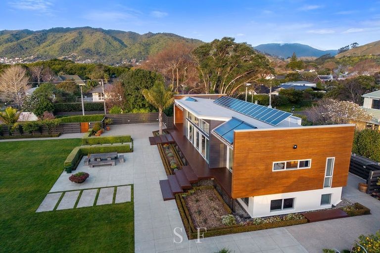 Photo of property in 8 Ngarara Road, Waikanae, 5036