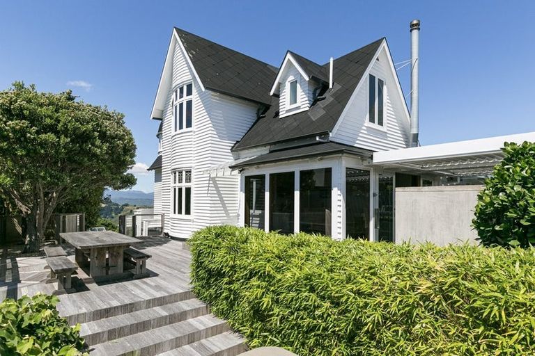 Photo of property in 8 Robieson Lane, Roseneath, Wellington, 6011